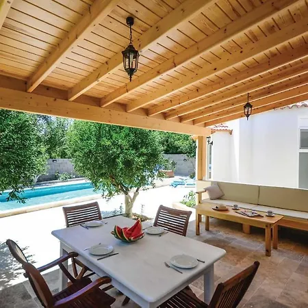 Villa Sleeps 4 Air Con Wifi *