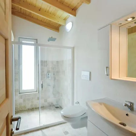Sleeps 4 Air Con Wifi Villa