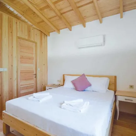 Villa Sleeps 4 Air Con Wifi