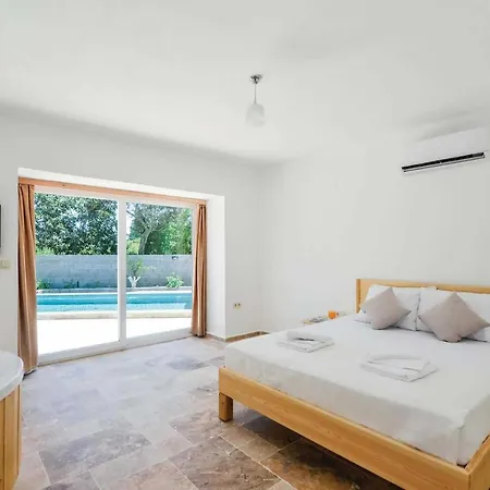Villa Sleeps 4 Air Con Wifi Bitez